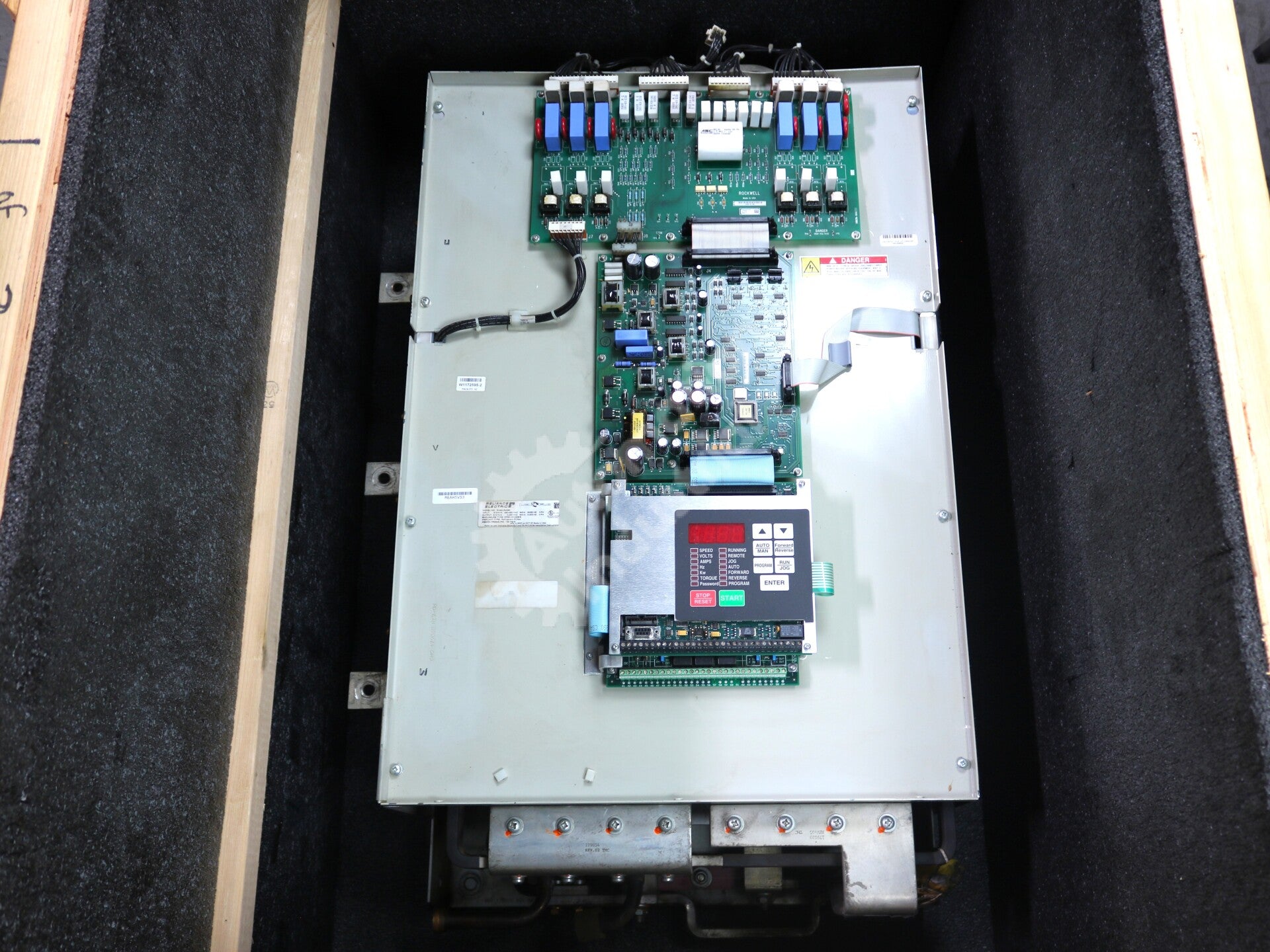 64LR4060 By Reliance Electric RX64LR4060 480V 643A 3-Phase AC Drive