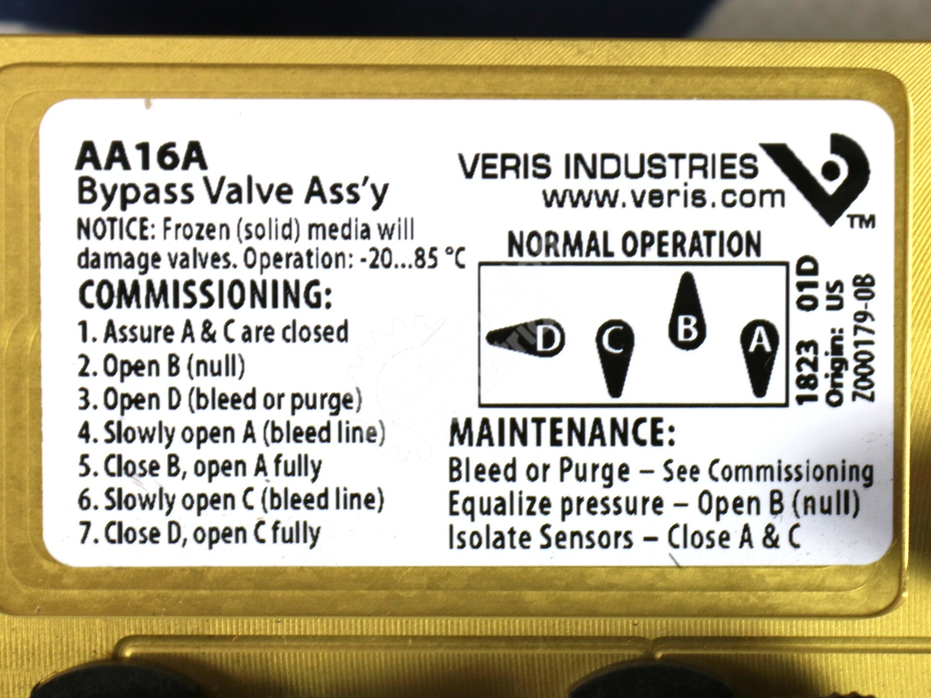 AA16A+EPW2103-LCD By Veris Industries Pressure Sensor w/ Bypass Valve Assembly