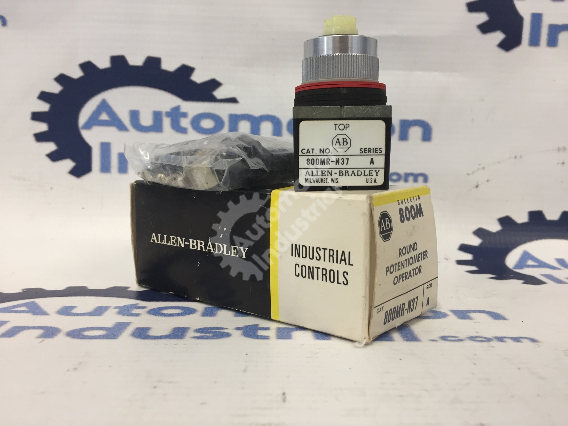 Allen Bradley 800MR-N37 Potentiometer with Hardware